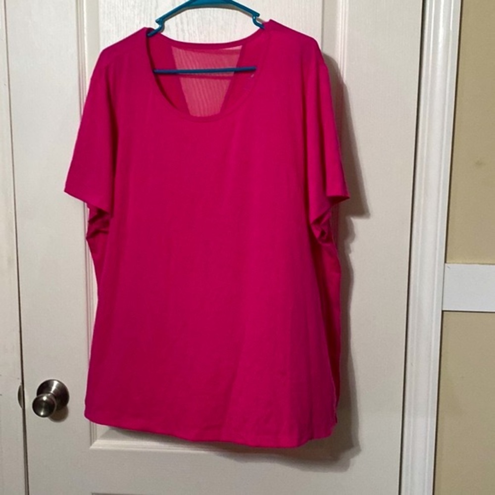 Women’s Plus size 3x pro player tee shirt.